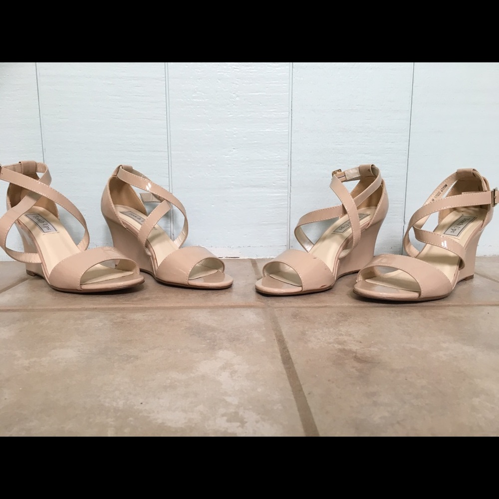 Nude patent leather wedges